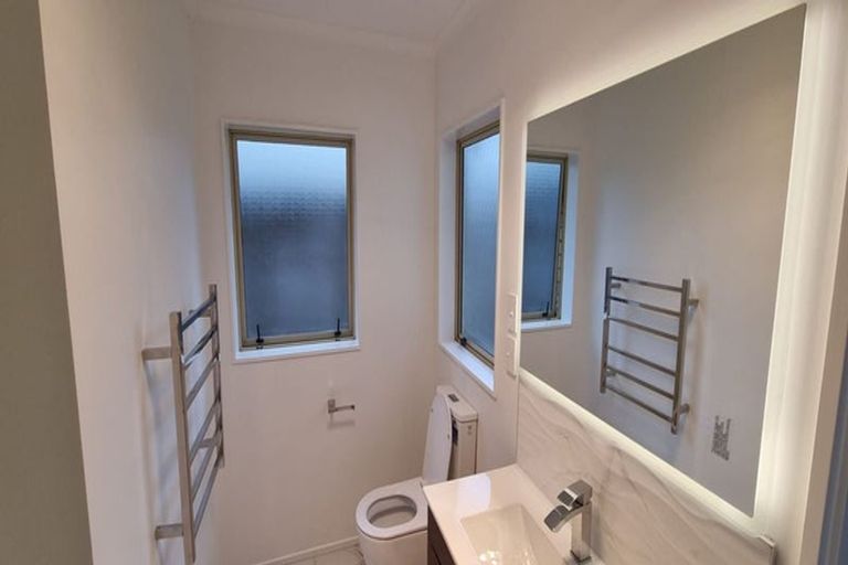 Photo of property in 9 Cambrian Crescent, Flat Bush, Auckland, 2016