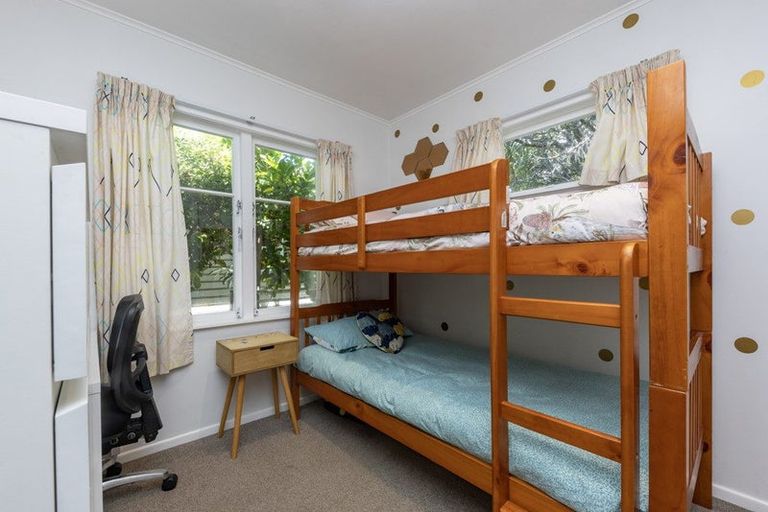 Photo of property in 25 Taipari Road, Te Atatu Peninsula, Auckland, 0610