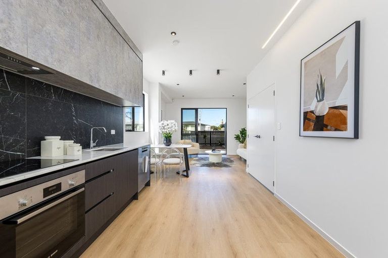 Photo of property in 13 Edgerton Road, Te Atatu Peninsula, Auckland, 0610