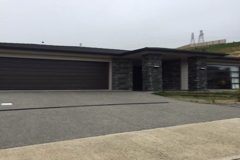 Photo of property in 11 Bickerton Rise, Churton Park, Wellington, 6037