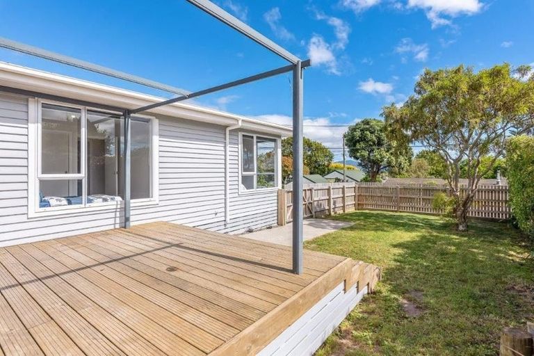Photo of property in 5a Matenga Street, Waikanae, 5036