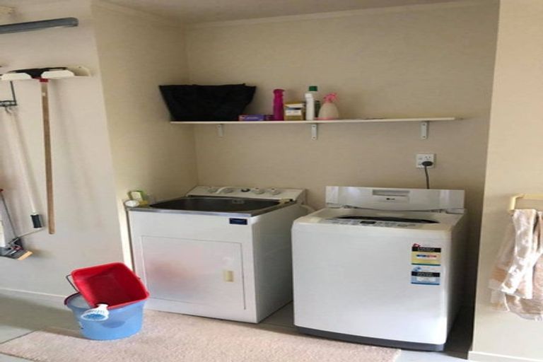 Photo of property in 9 Graham Collins Drive, Windsor Park, Auckland, 0632