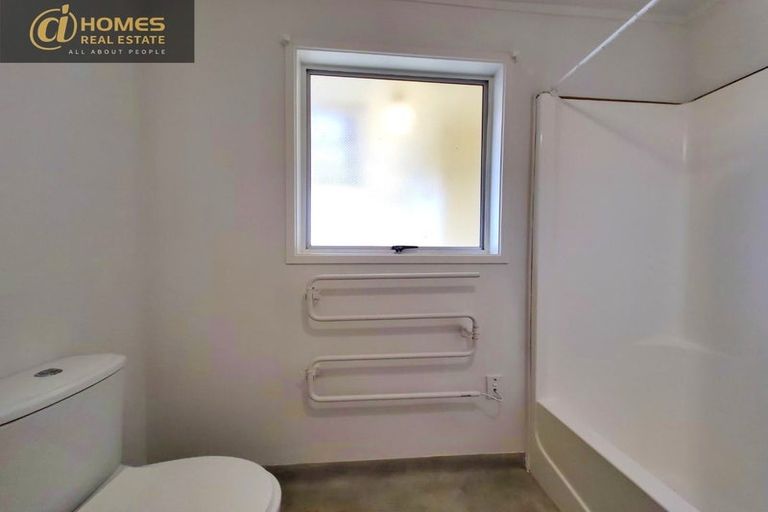 Photo of property in 40 Eyre Street, Henderson, Auckland, 0612