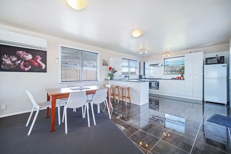 Photo of property in 15 Larne Avenue, Pakuranga Heights, Auckland, 2010