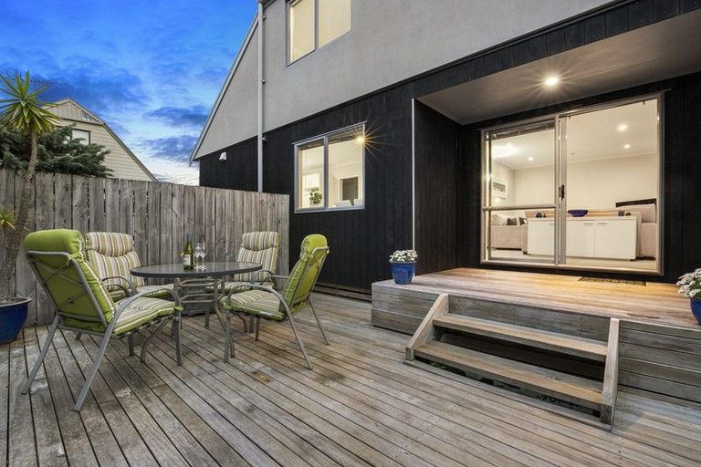 Photo of property in 2/28 Holiday Road, Stanmore Bay, Whangaparaoa, 0932