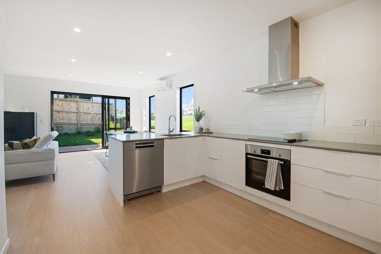 Photo of property in 529 Massey Road, Mangere, Auckland, 2022