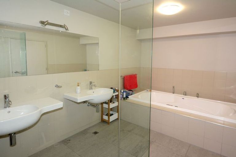 Photo of property in 4/2 Manor Place, Dunedin Central, Dunedin, 9016