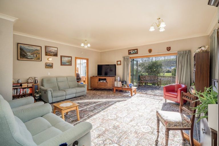 Photo of property in 52 Level Street, Dipton, 9791