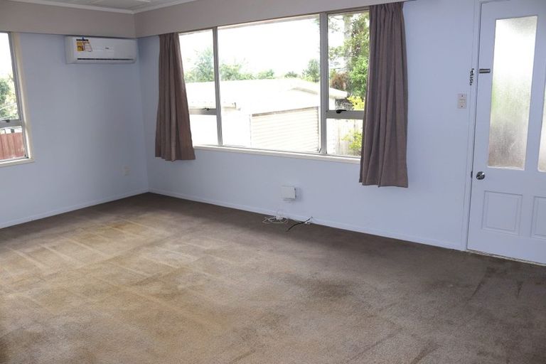 Photo of property in 2/199 Henderson Valley Road, Henderson, Auckland, 0612