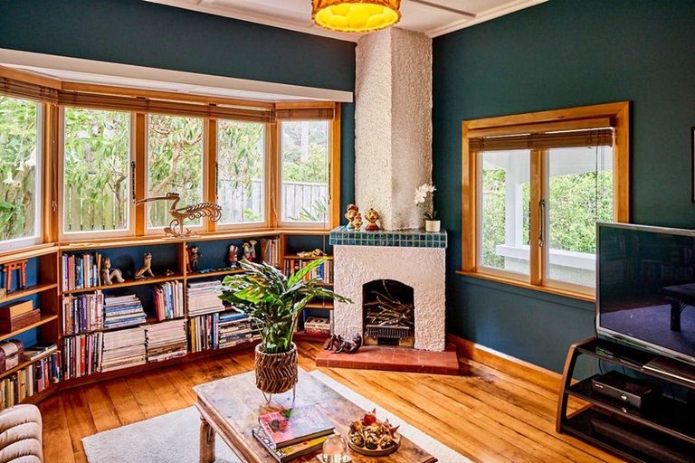 Photo of property in 339 Muritai Road, Eastbourne, Lower Hutt, 5013