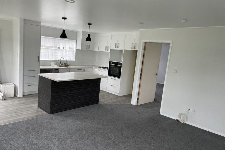 Photo of property in 35 Taioma Crescent, Te Atatu Peninsula, Auckland, 0610