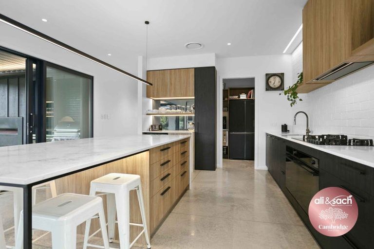 Photo of property in 1/45 Saint Kilda Road, Cambridge, 3434