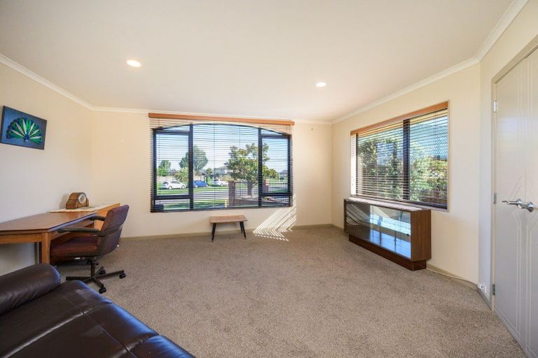 Photo of property in 48 Clearview Drive, Milson, Palmerston North, 4414