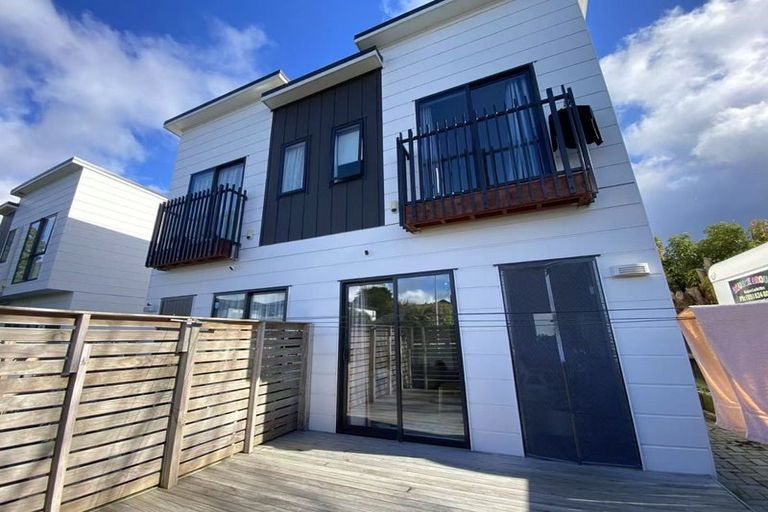 Photo of property in 4a Roby Street, Te Atatu Peninsula, Auckland, 0610