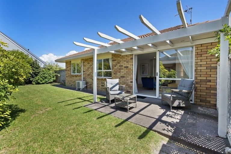 Photo of property in 196 Lakeside Drive, Orewa, 0931