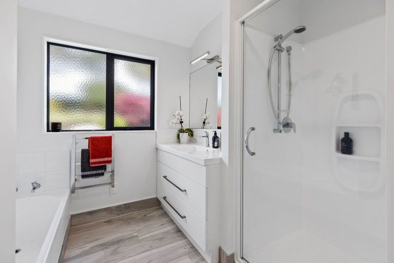 Photo of property in 135r Waikite Road, Welcome Bay, Tauranga, 3175