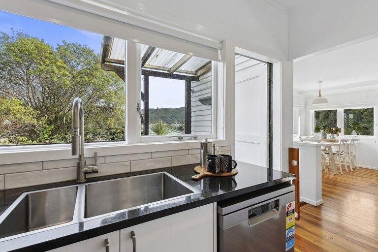 Photo of property in 142 The Ridgeway, Mornington, Wellington, 6021