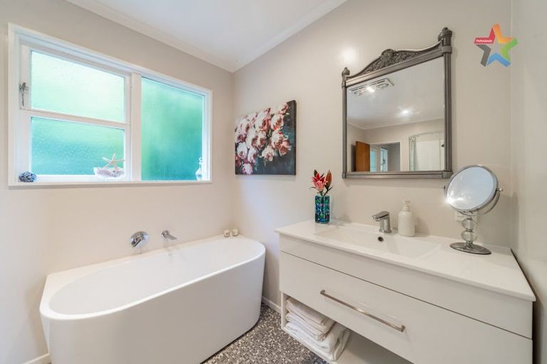 Photo of property in 15 Acheron Road, Paremata, Porirua, 5026