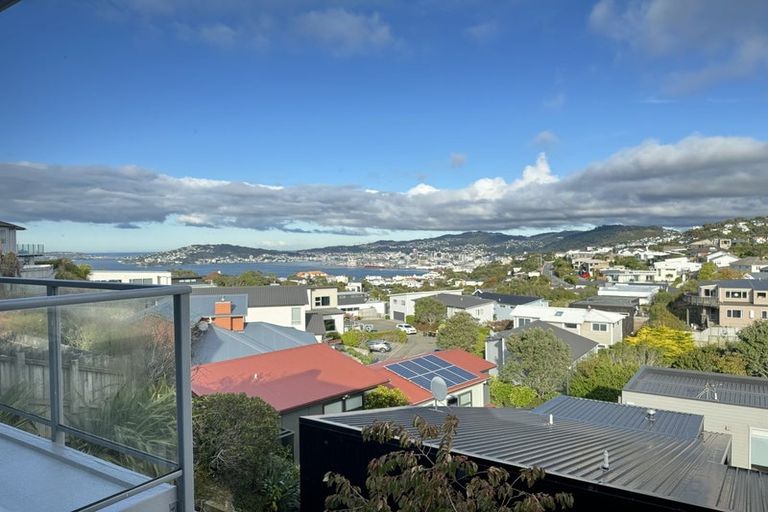 Photo of property in 52d Mandalay Terrace, Khandallah, Wellington, 6035