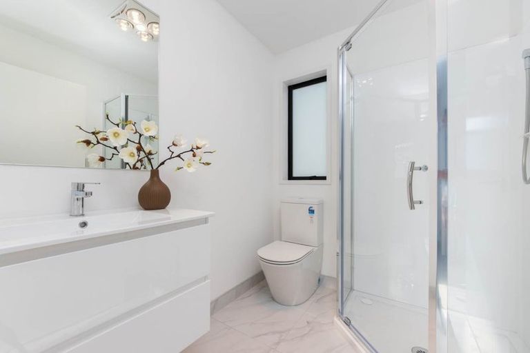 Photo of property in 2/85 Royal View Road, Te Atatu South, Auckland, 0610