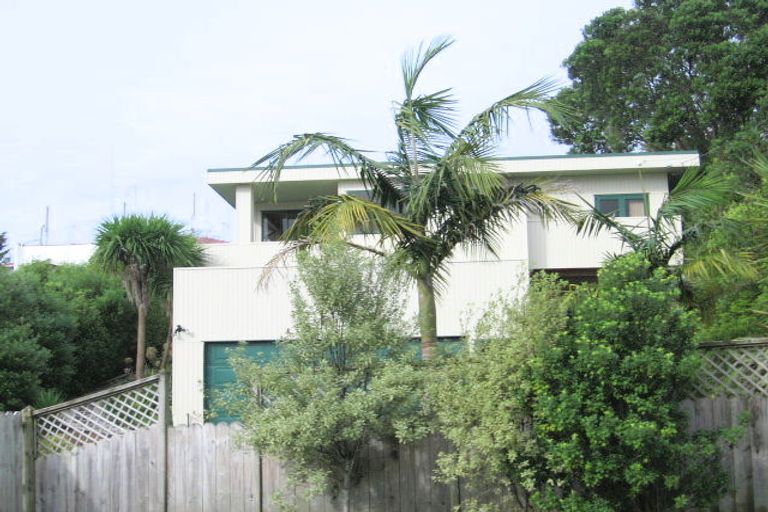 Photo of property in 13 Pohutukawa Avenue, Red Beach, 0932