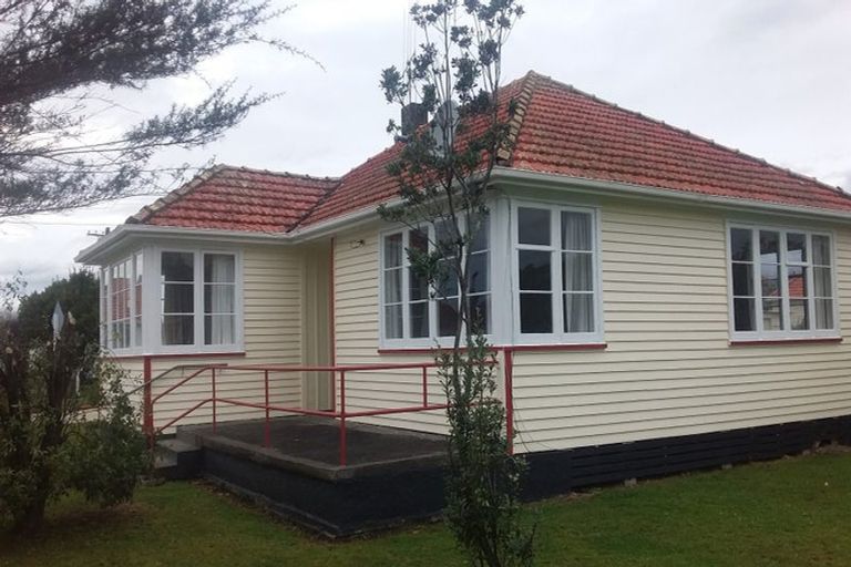 Photo of property in 13 Goldsmith Crescent, Levin, 5510