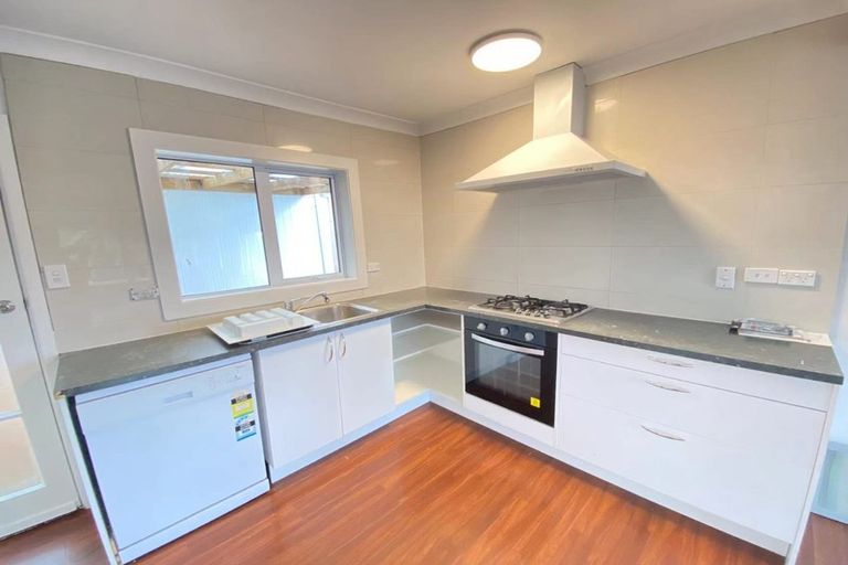 Photo of property in 10 Tahi Terrace, Glen Eden, Auckland, 0602
