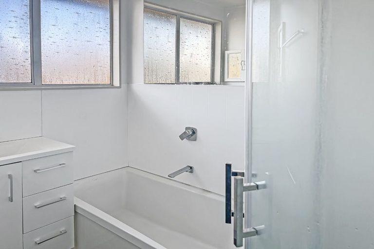 Photo of property in 48 Kent Lodge Avenue, Avonhead, Christchurch, 8042