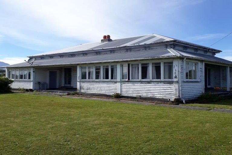 Photo of property in 107 Domett Street, Westport, 7825