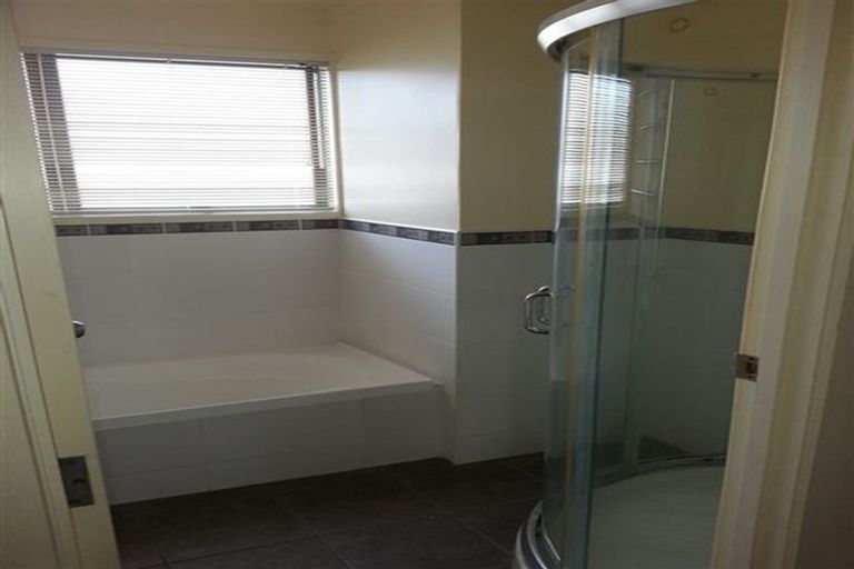 Photo of property in 16 Lina Place, Waiuku, 2123