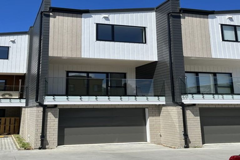 Photo of property in 2/241 Don Buck Road, Massey, Auckland, 0614