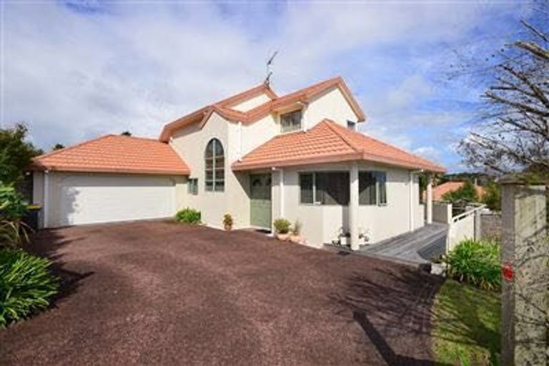 Photo of property in 2 Tyrico Close, Unsworth Heights, Auckland, 0632