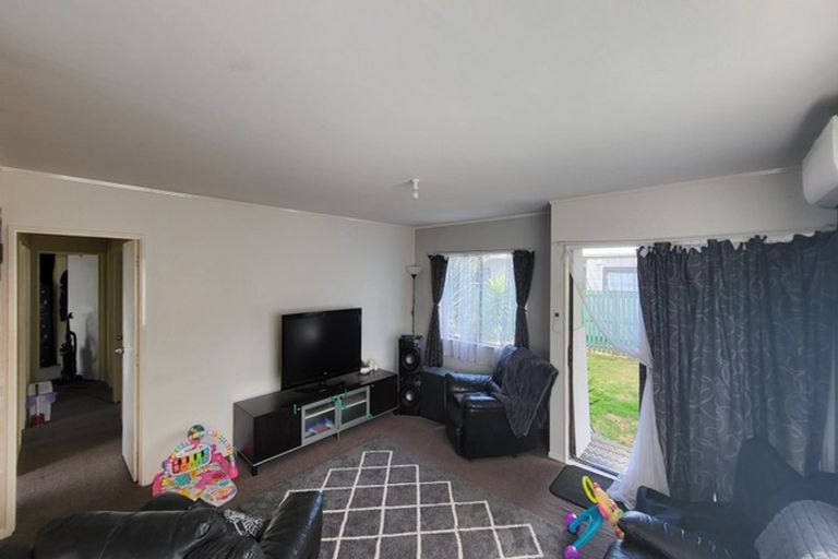 Photo of property in 2/43 Station Road, Takanini, 2112