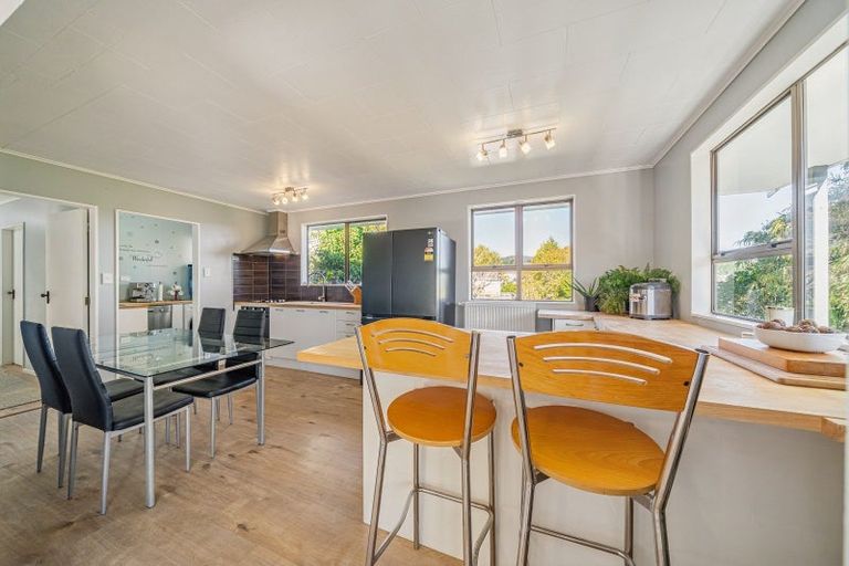 Photo of property in 11 Roband Crescent, Brown Owl, Upper Hutt, 5018