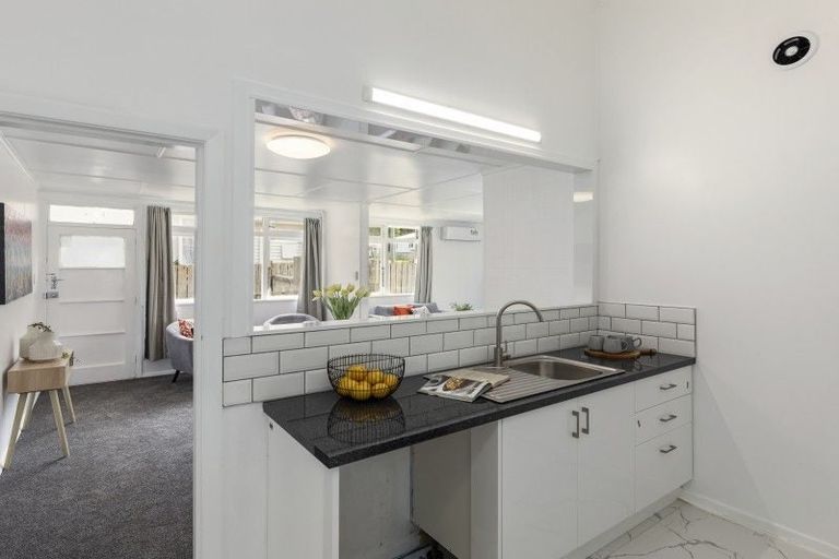 Photo of property in 35 Hanson Grove, Stokes Valley, Lower Hutt, 5019