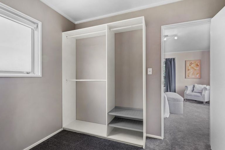 Photo of property in 100 Larsen Crescent, Tawa, Wellington, 5028