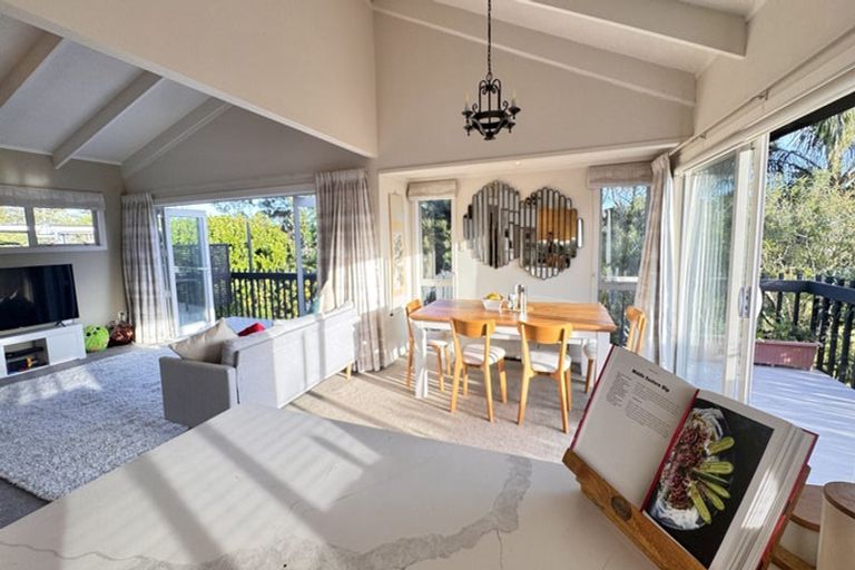 Photo of property in 8 Langstone Place, Chatswood, Auckland, 0626