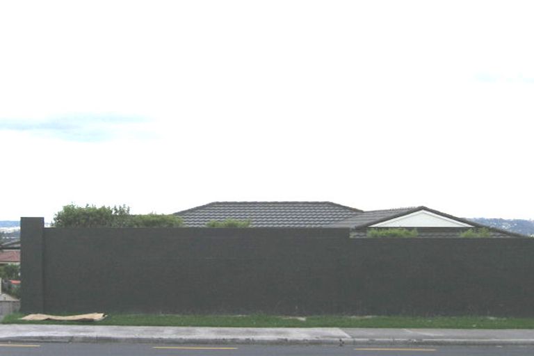 Photo of property in 62 Luckens Road, West Harbour, Auckland, 0618