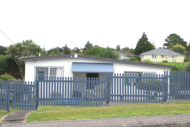 Photo of property in 15 Fordham Street, Beach Haven, Auckland, 0626