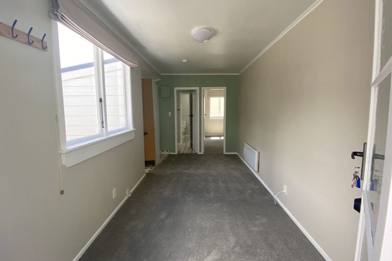 Photo of property in 108 Onepu Road, Lyall Bay, Wellington, 6022