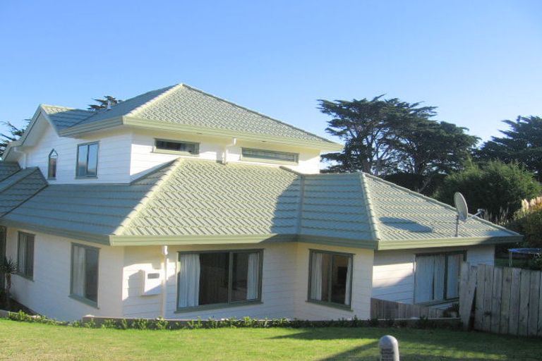 Photo of property in 28 Saunders Close, Whitby, Porirua, 5024