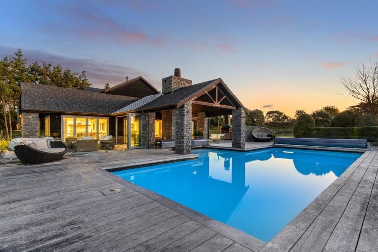 Photo of property in 2 Otaihanga Road, Paraparaumu Beach, Paraparaumu, 5032