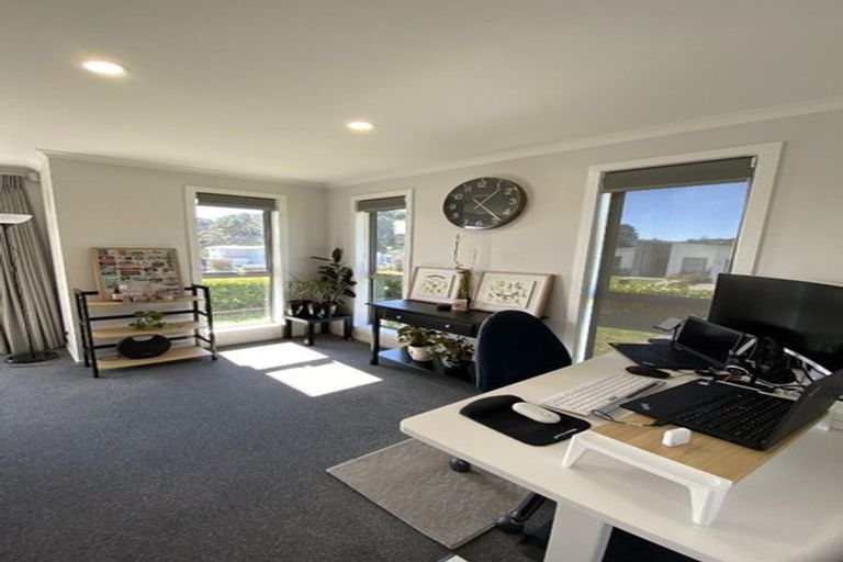 Photo of property in 6 Ken Douglas Drive, Aotea, Porirua, 5024