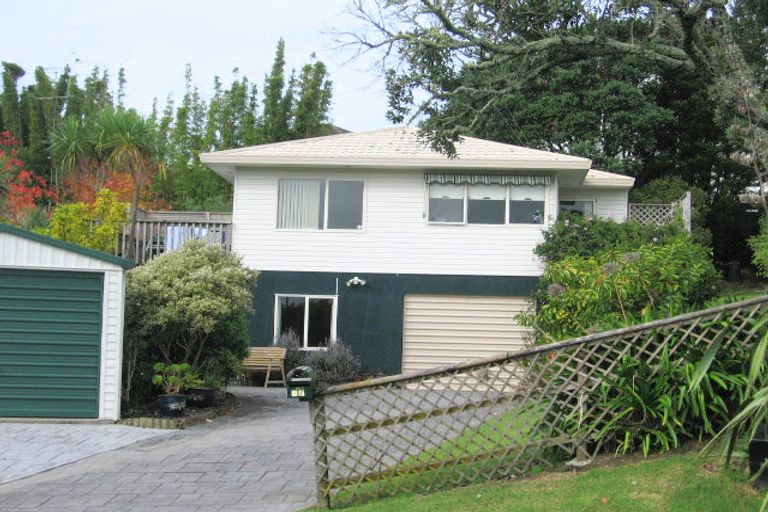 Photo of property in 17 Pohutukawa Avenue, Red Beach, 0932