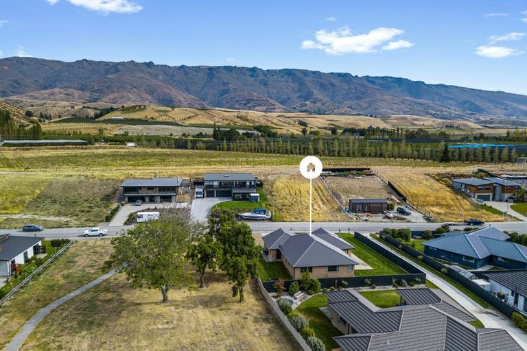 Photo of property in 58 Stratford Drive, Mount Pisa, Cromwell, 9383