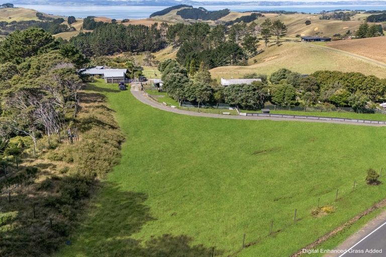 Photo of property in 2856 South Head Road, South Head, Helensville, 0874