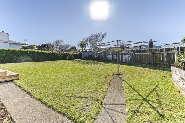 Photo of property in 6 Buckland Place, Spotswood, New Plymouth, 4310