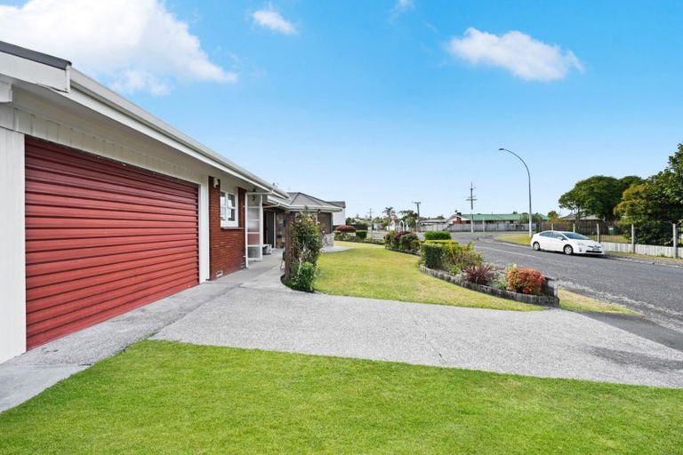 Photo of property in 2 Guy Place, Melville, Hamilton, 3206
