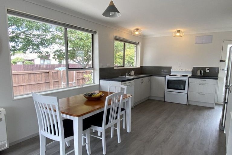 Photo of property in 21 Salford Avenue, Redwood, Christchurch, 8051