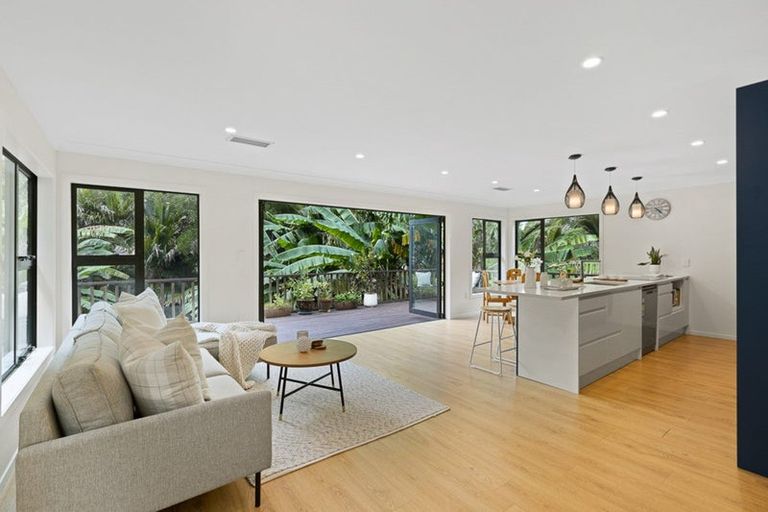 Photo of property in 18 Paturoa Road, Titirangi, Auckland, 0604